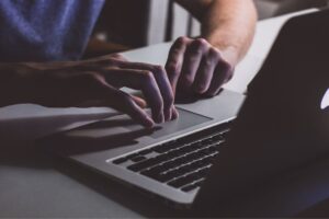 10 conseils essentiels pour éviter que le site bug et assurer sa performance